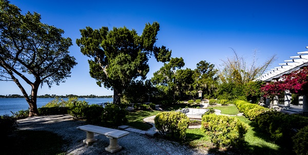Sunken Gardens and Pergola SMALL PErformances at the POint